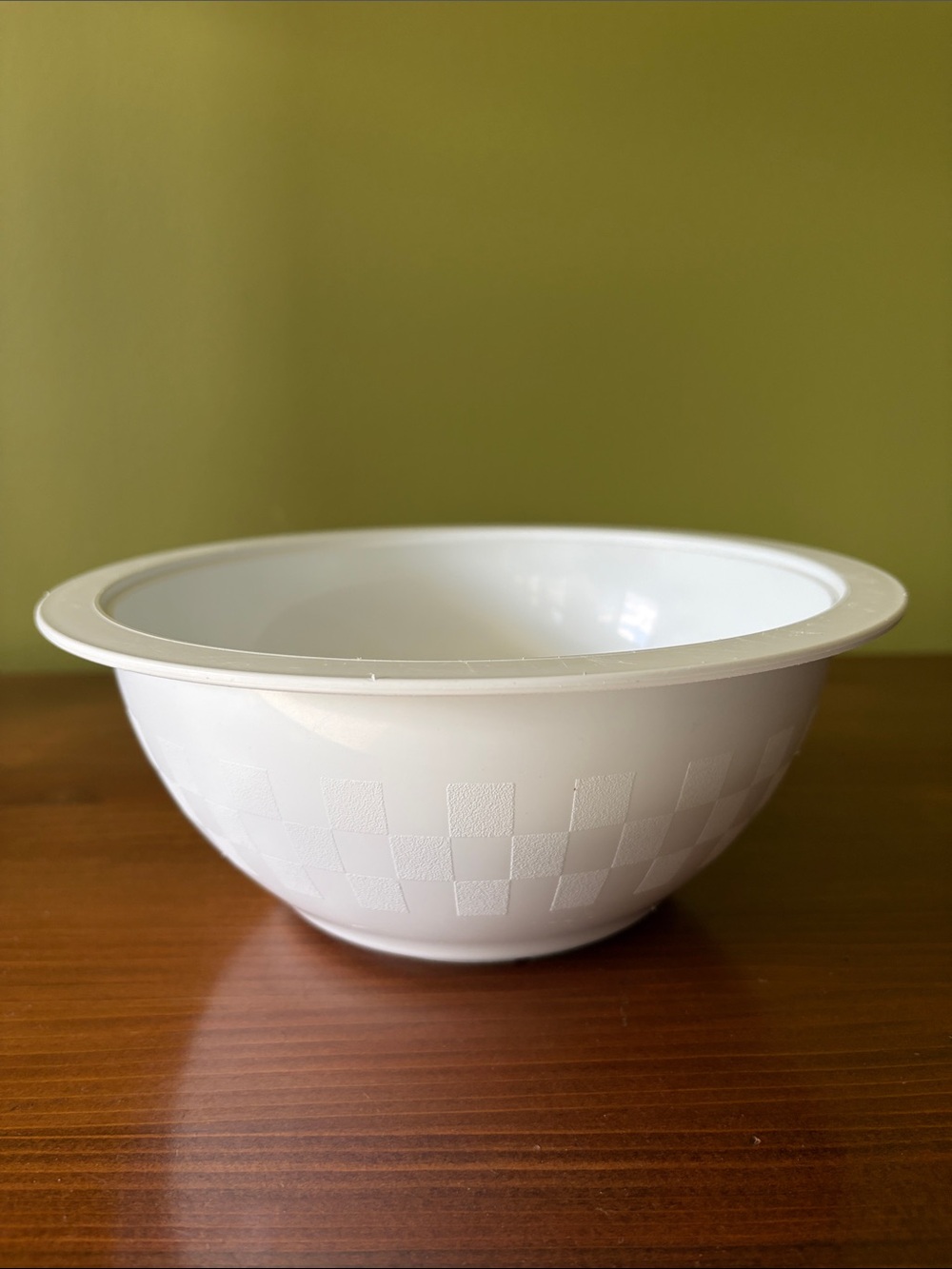 The Pampered Chef White Textured Mixing Bowl